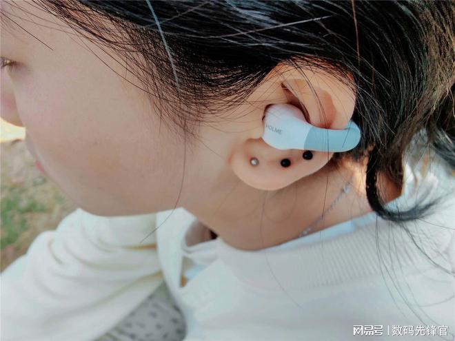 机评测：真百元舒适度与清音完美结合！龙8国际头号玩家虹觅Air耳夹式耳(图10)